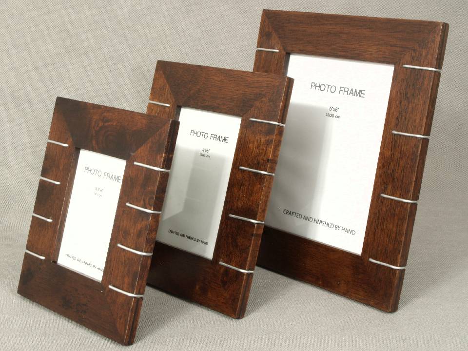 CLASSIC WOODEN PHOTO FRAMES