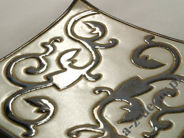 Earthenware plate 20x20x3cm [AZ01117]