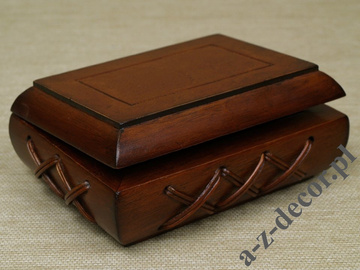 Wooden decorated box 17cm [AZ00520]