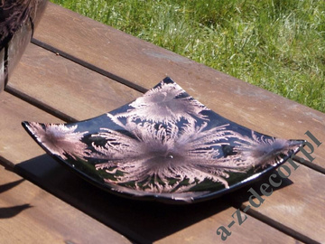 Black ceramic plate with violet decoration 20cm [AZ01422]