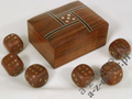 Pudełko z drewna 8x6x4cm + kości [AZ01569]