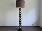 Lampa podłogowa PERLA IX ze złotymi kulami i brązowym abażurem CY 50x170cm [AZ02756]