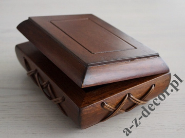 Wooden decorated box 17cm [AZ00520]