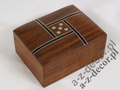 Pudełko z drewna 8x6x4cm + kości [AZ01569]